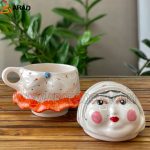 ماگ سرامیکی دستساز دربدار طرح ننه قندی