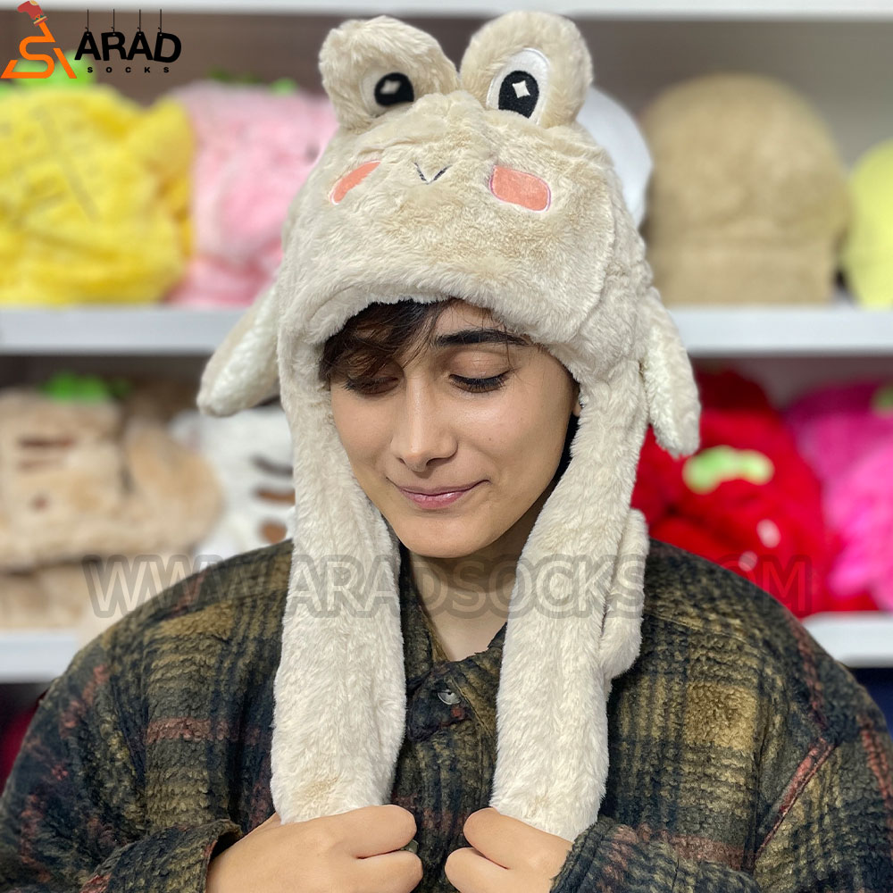 کلاه پمپی طرح قورباغه کرمی کلاه پمپی طرح قورباغه کرمی