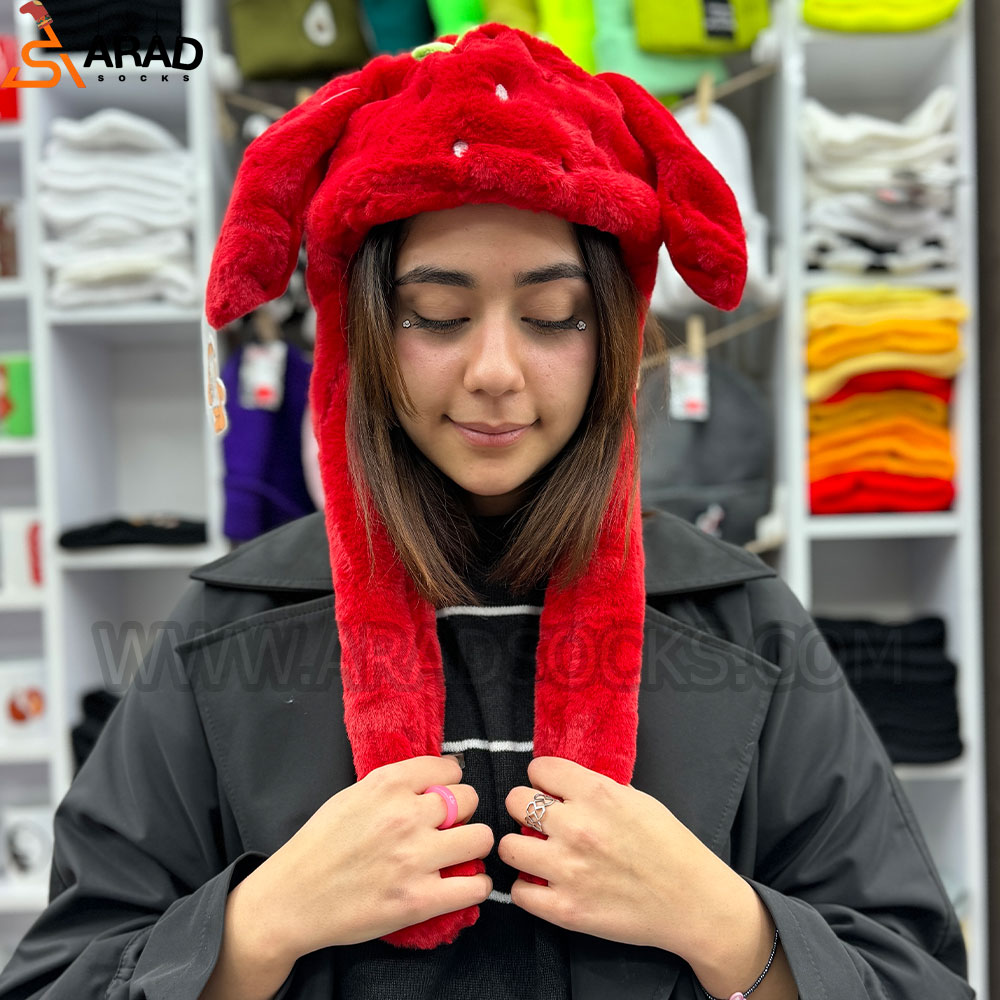 کلاه پمپی میوه ای قرمز کلاه پمپی میوه ای قرمز