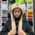 کلاه پمپی میوه ای کرمی جنس: خز دارای پمپ رنگبندی متنوع مناسب 3 سال به بالا