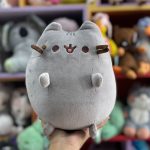 عروسک گربه پوشین