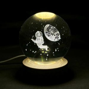 گوی کریستال فضانورد و ماه نصفه