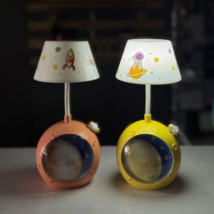 شبخواب ماه و فضانورد