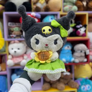 عروسک کرومی گل به دست