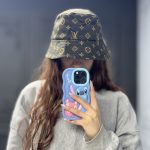 کلاه باکت مخمل طرح ال وی