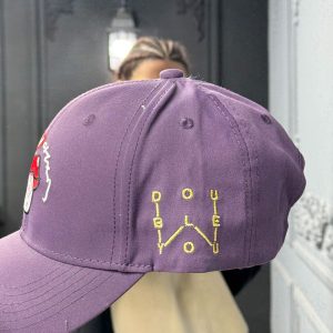 کلاه بیسبالی طرح دار بنفش