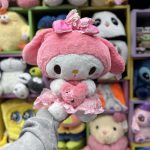 عروسک ملودی قلب به دست