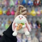 جاکلیدی خرگوش هویج به دست - Image 2