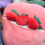 عروسک توت فرنگی بالشتی بچه دار