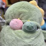 عروسک دایناسور بالشتی بچه دار - Image 2