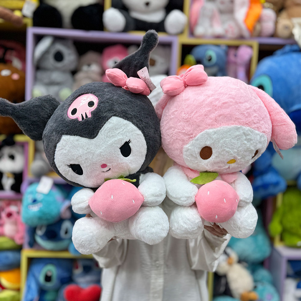 عروسک کرومی ملودی توت فرنگی بزرگ عروسک کرومی ملودی توت فرنگی بزرگ