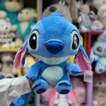 عروسک استیج نشسته