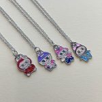 گردنبند فلزی لبوبو لباس دار