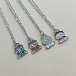 گردنبند فلزی لبوبو نشسته