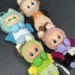 عروسک لبوبو لباس پلیور دار