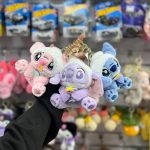 آویز استیج عروسک به دست