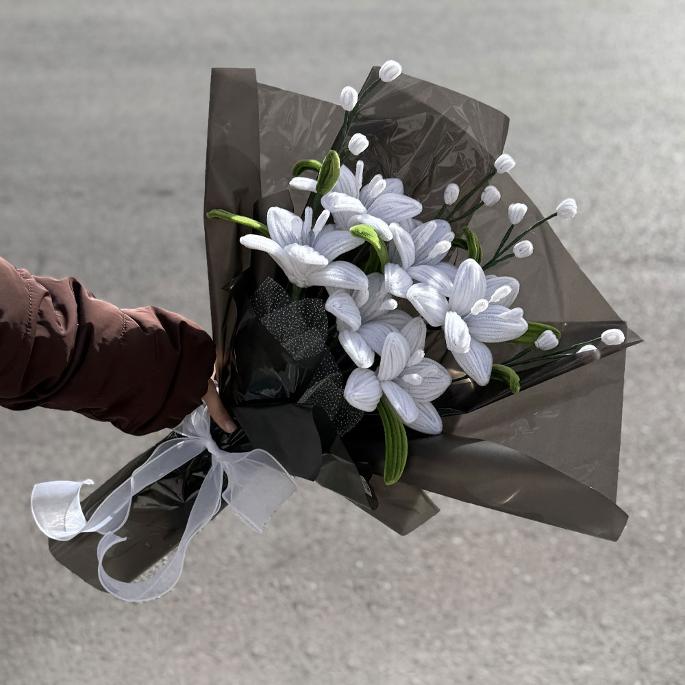 دسته-گل-6 دسته گل بافت سفید مشکی - Image 1