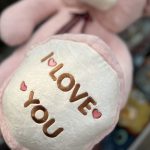 عروسک خرس سینه لاو 150 سانت صورتی - Image 2